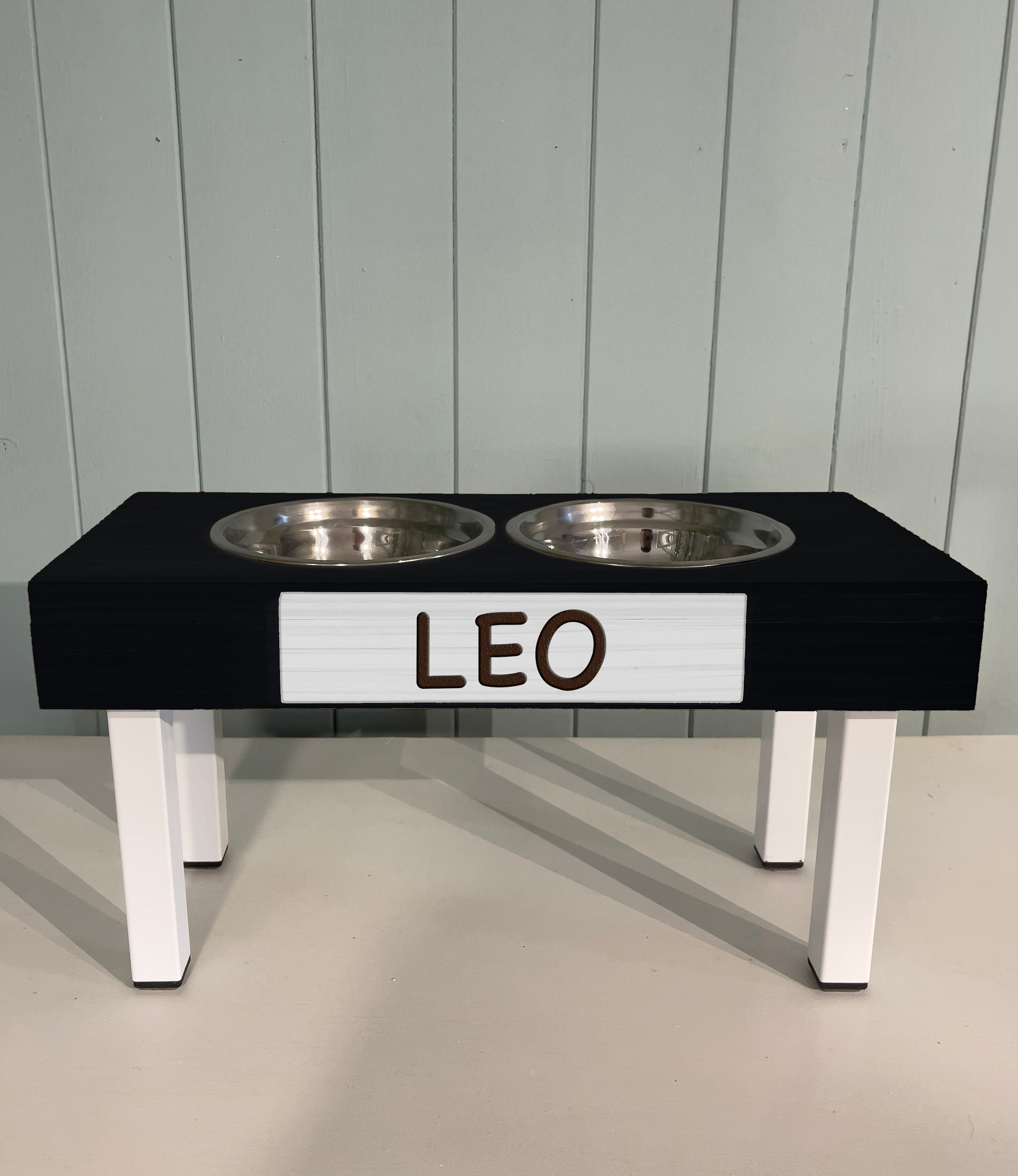 Comedero Leo